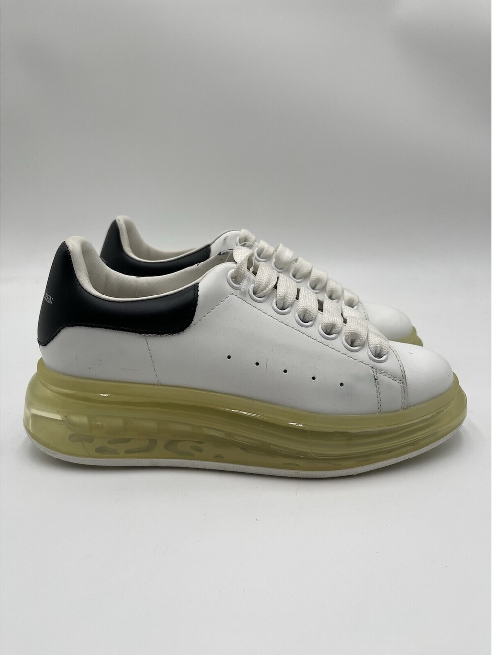 Alexander McQueen Women's Oversized sneakers in white / Black Size 36